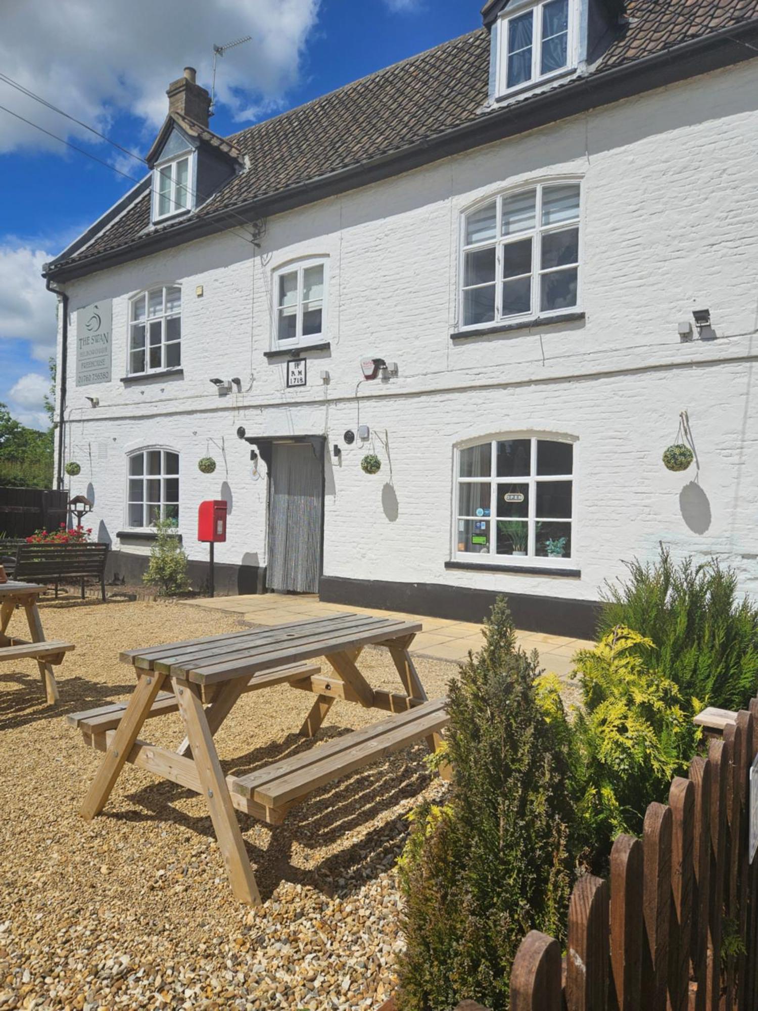 The Swan Inn Hilborough ภายนอก รูปภาพ