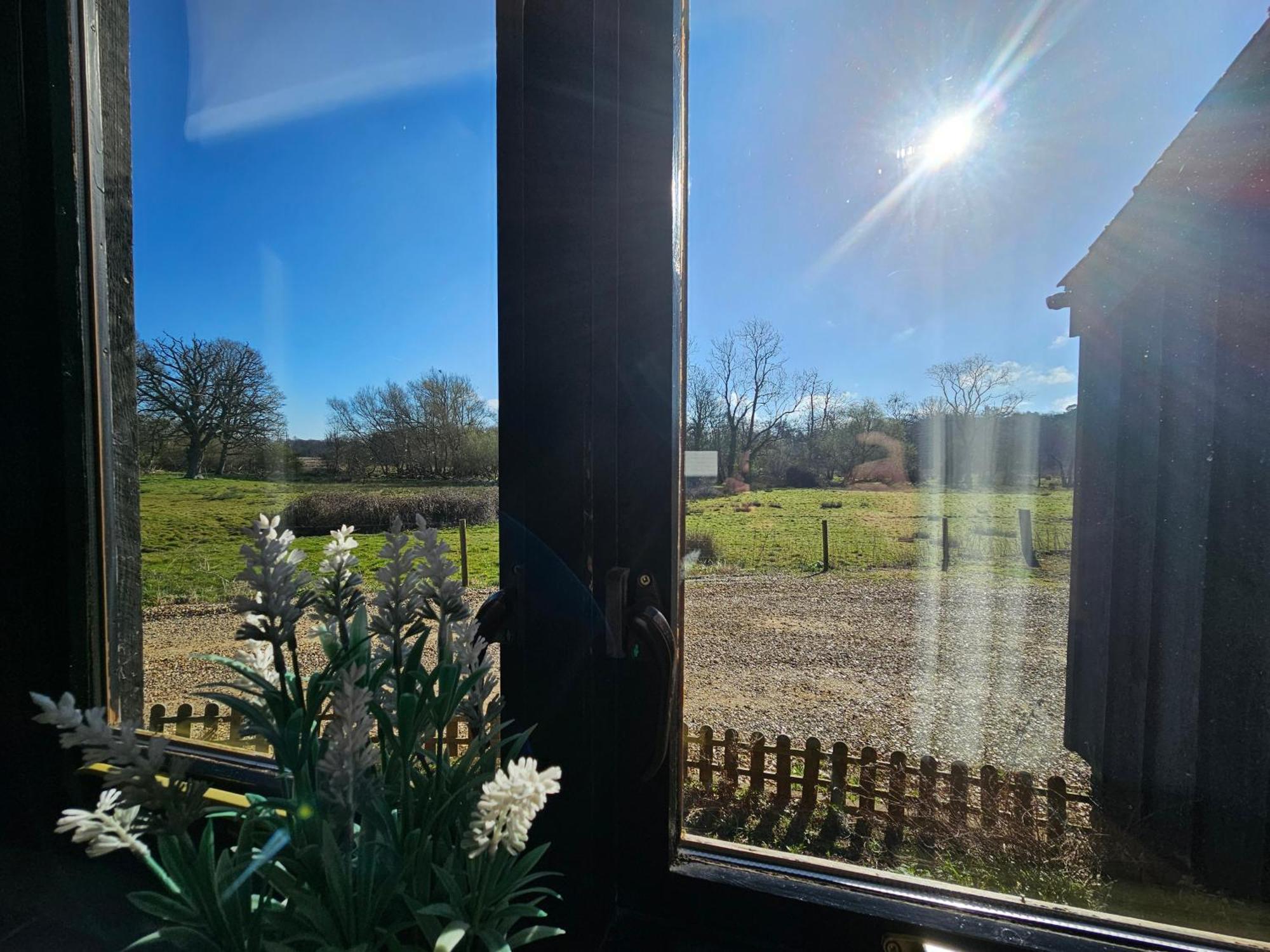 The Swan Inn Hilborough ภายนอก รูปภาพ